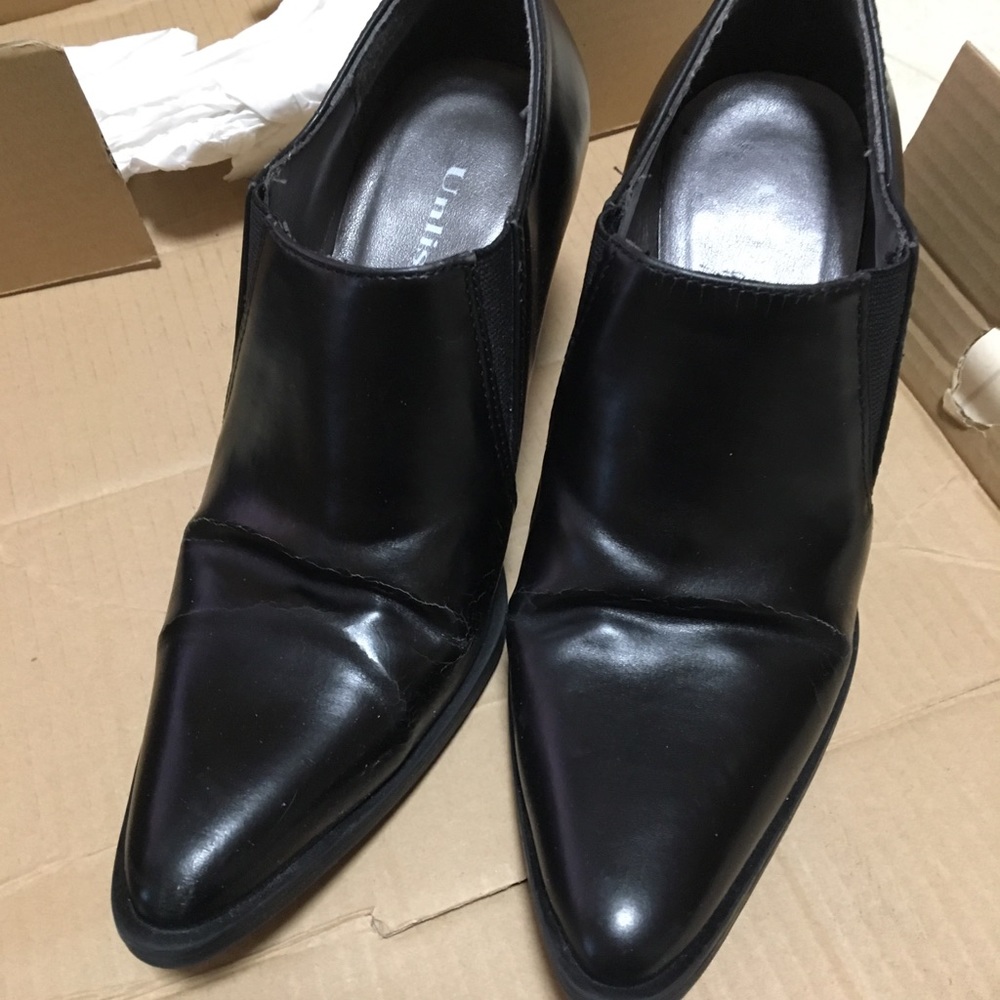 Black heeled pointed toe booties